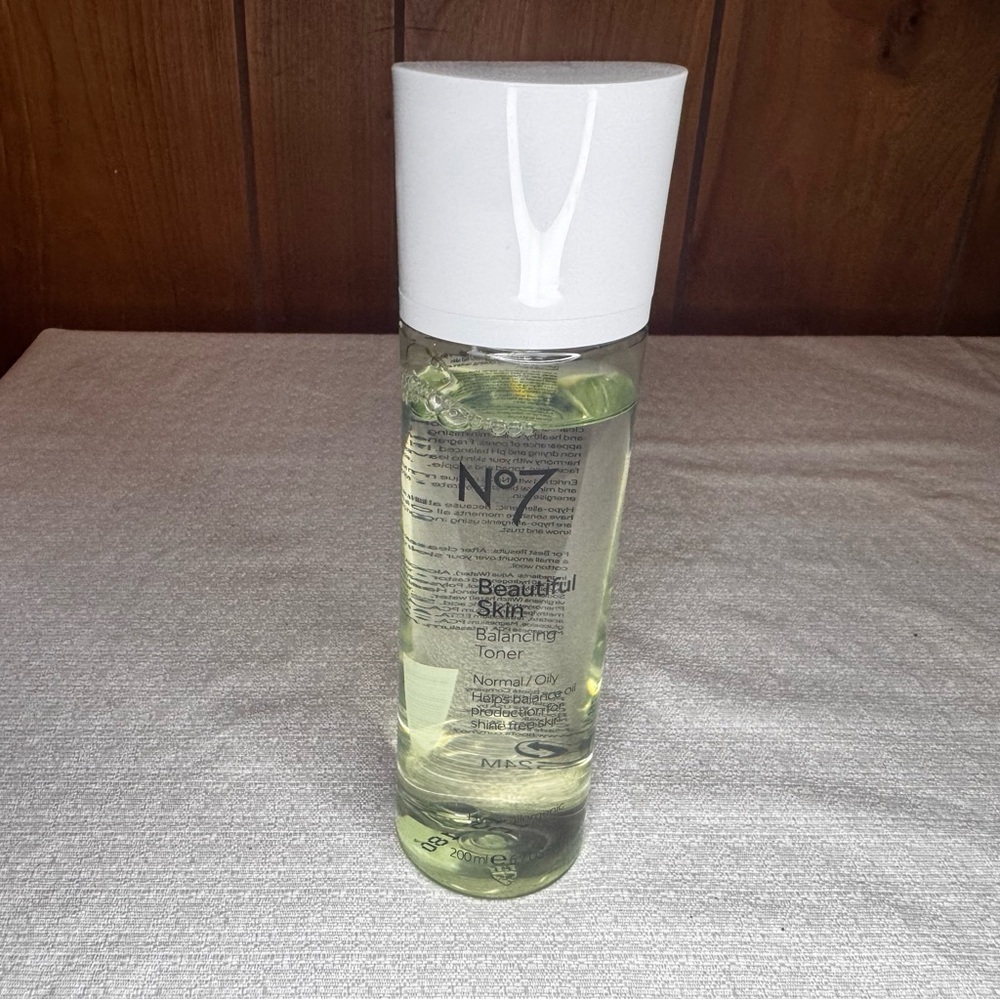 Boots Light Green Face Mask - Picture 2 of 4
